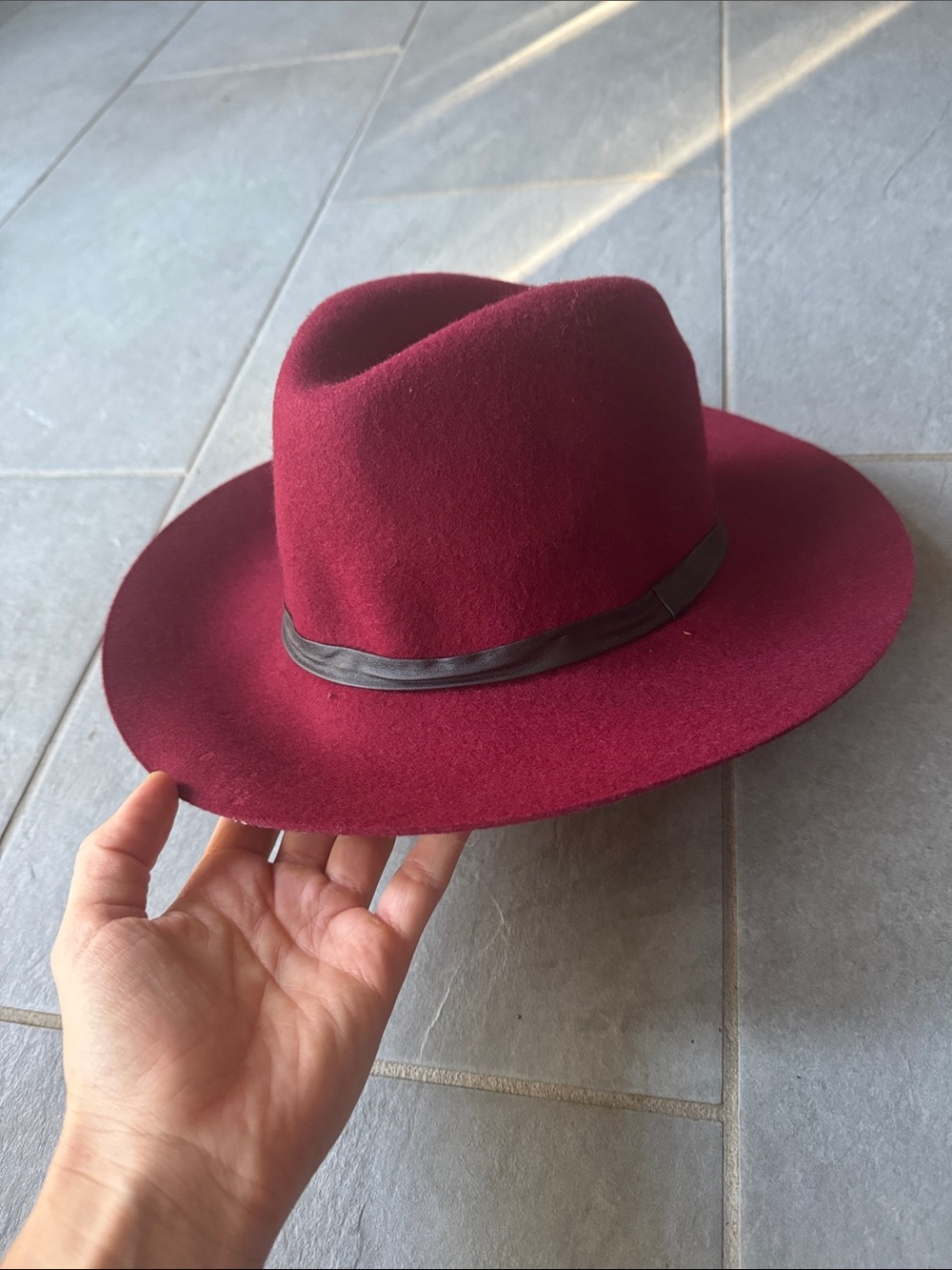 Women's Wide Brim Felt Fedora Hat - Burgundy